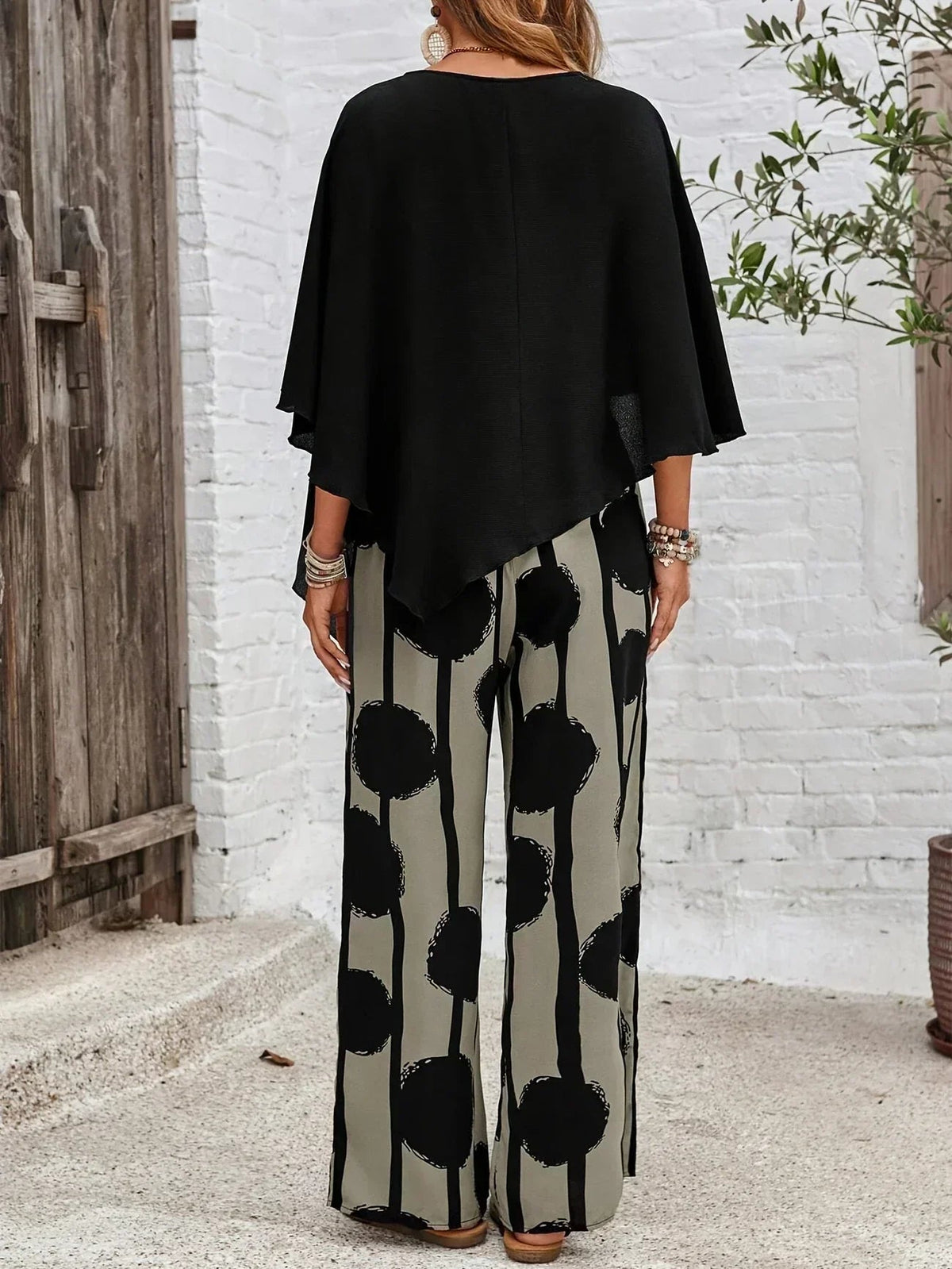Noelle two-piece set in black & gray – back view