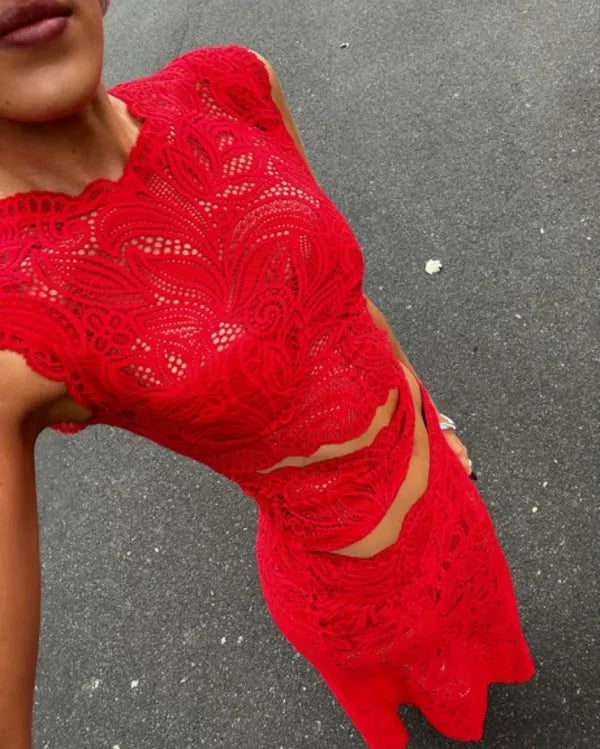 Sabela red lace two-piece set, close-up of floral lace top and cropped waist